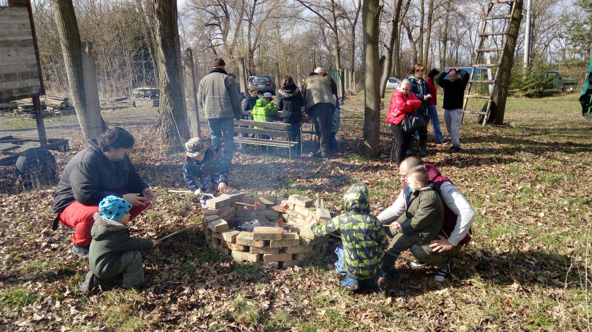 Opékání špekáčků